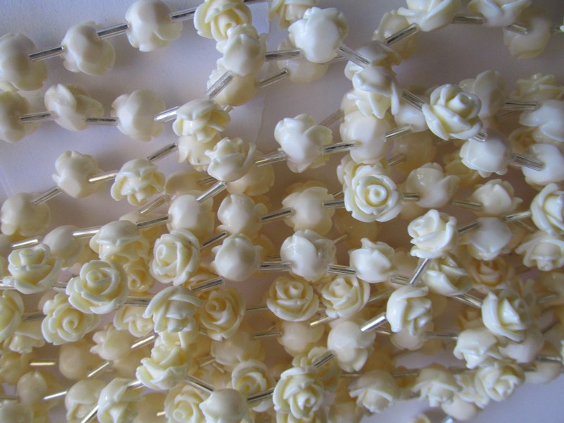 (image for) Off white resin rose beads #1322